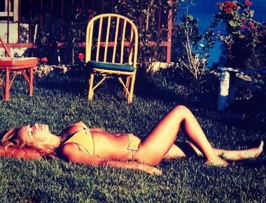 Αλίκη Βουγιουκλάκη: Η σπάνια φωτογραφία της από το σαλόνι της Στησιχώρου